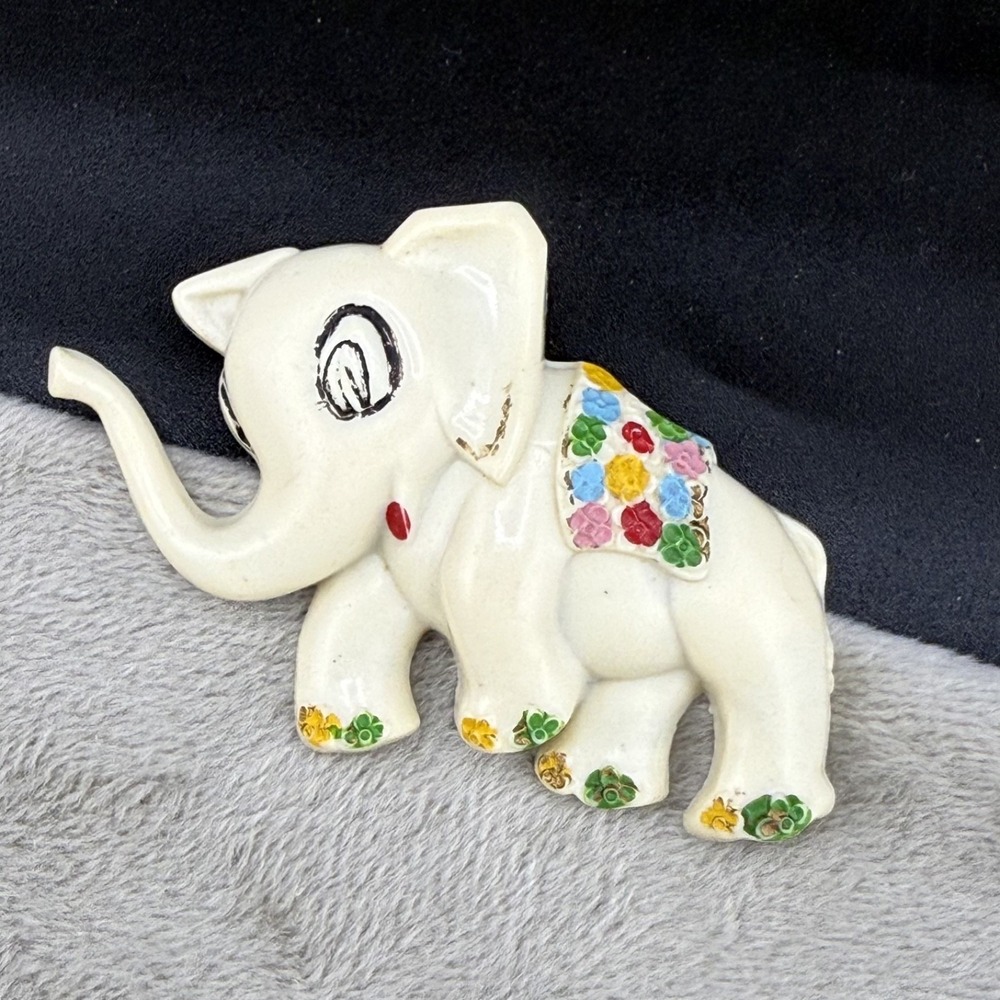 Vintage Estate Elephant Brooch White Floral Painted Plastic Pin 2in - Picture 2 of 7